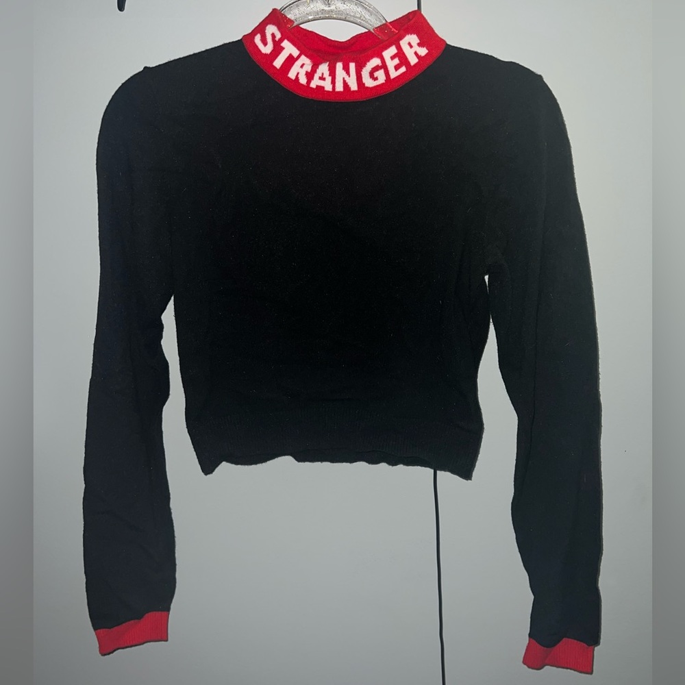 Forever 21 black “stranger” turtleneck crop top 🖤❤️